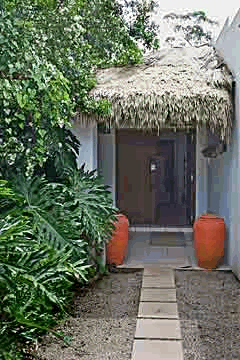 Esconder Mountain Lodge entrance